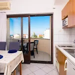 - Diklo 5887b شقة *